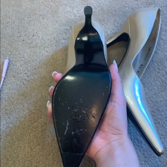 Stuart Weitzman gold closed - toe small heels - Picture 3 of 5